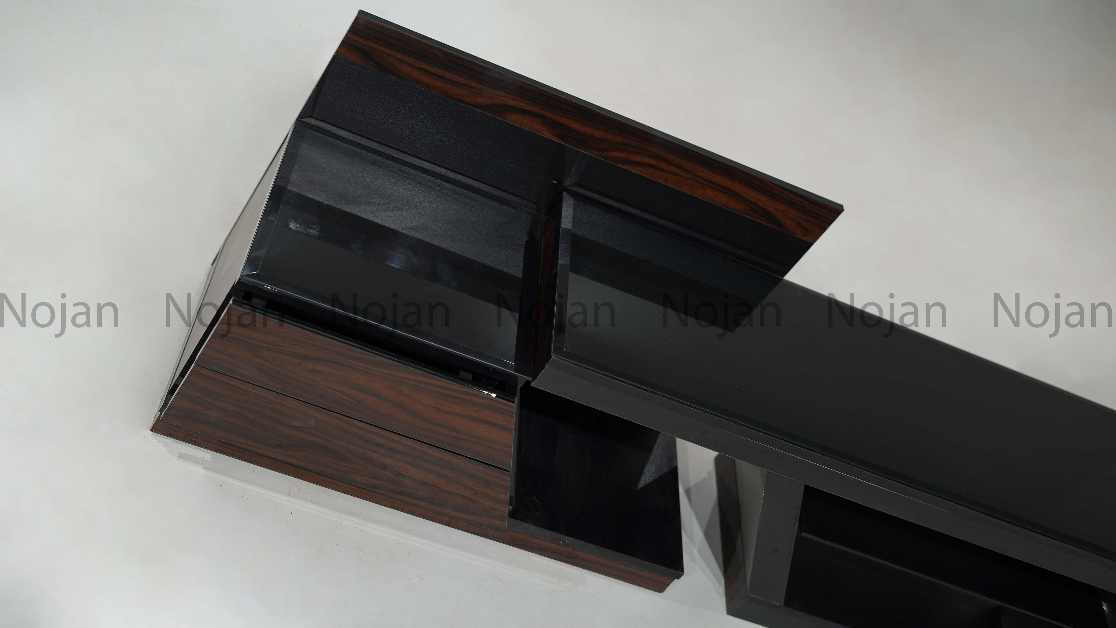 میز تی وی ۱۰۲۸